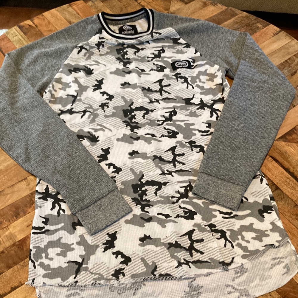 ECKO pullover  medium
